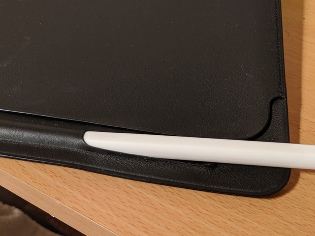 apple pencil 2の極薄ケースを購入するが純正レザースリーブにペンが入らなかったのでお蔵入り